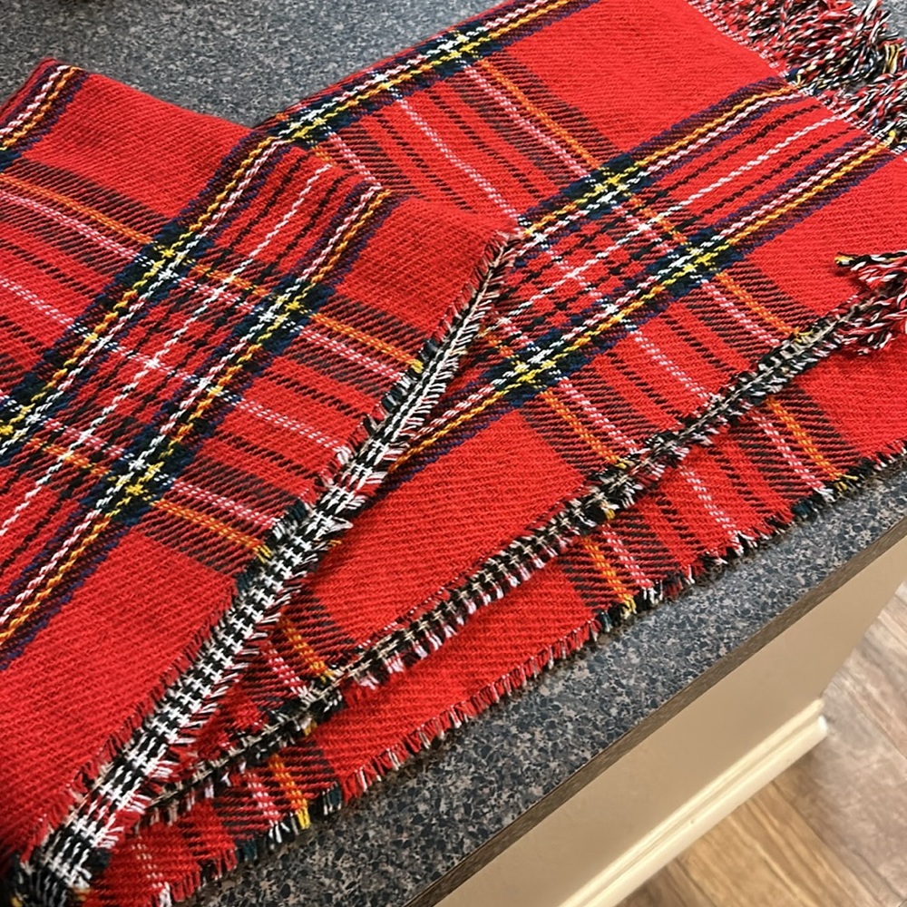 Large warm scarf - Picture 3 of 3